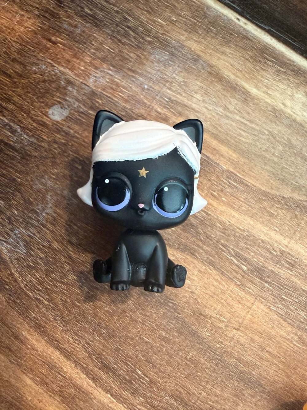 L.O.L. Surprise! Makeover Series Lils Witchay Kittay Cat Pet Figure